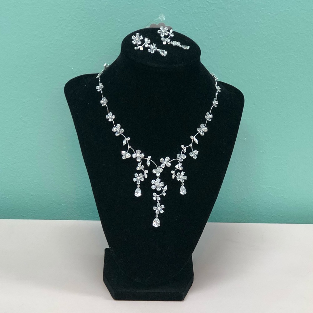 Necklace & Earring Set